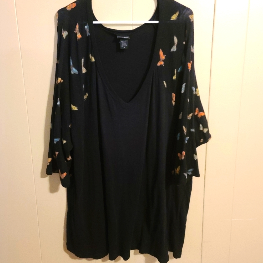 Women's Torrid  Raglan tee size 5 Butterfly sleeve